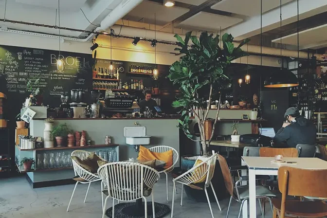 SMM für Cafés und Restaurants in Tschechien: Wie Sie Gäste über soziale Netzwerke gewinnen